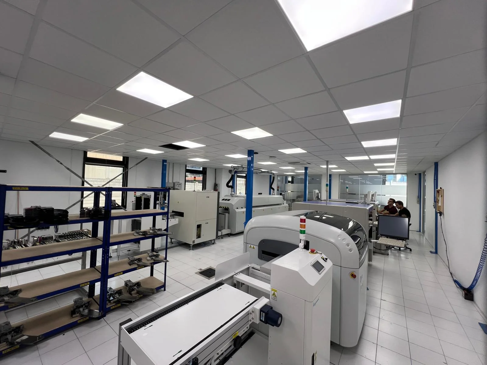 Reparto produttivo VT100 per l’assemblaggio di elettronica industriale